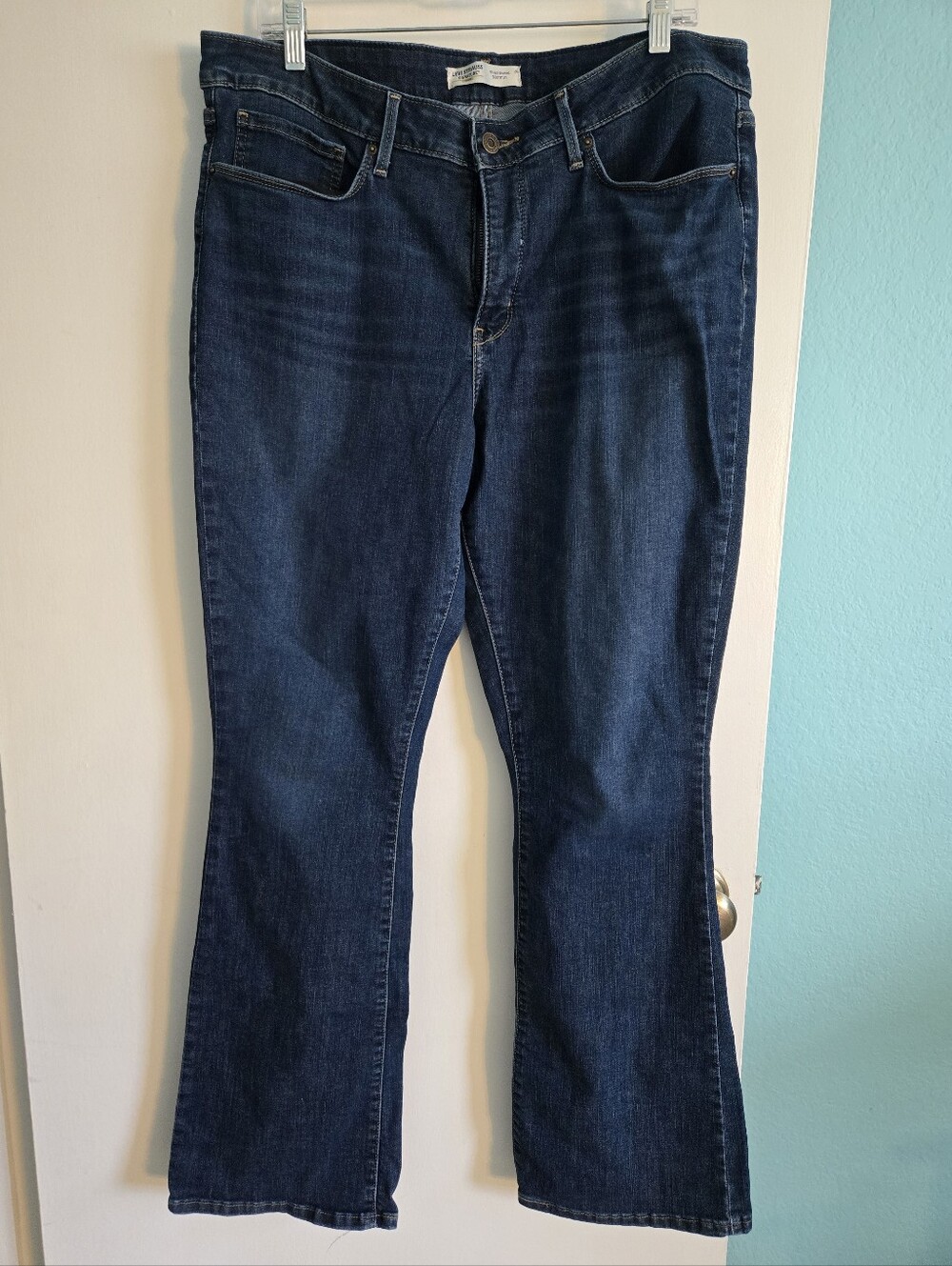 Levi's Gold Totally Shaping Bootcut Jeans Size 16L